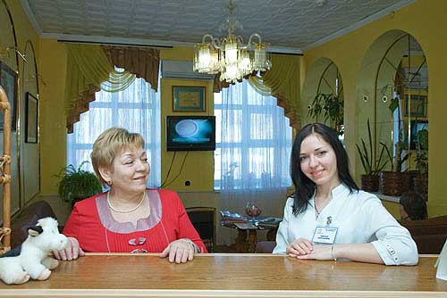 Бондарева Т.В. и ведущий специалист Татаринцева М.С.